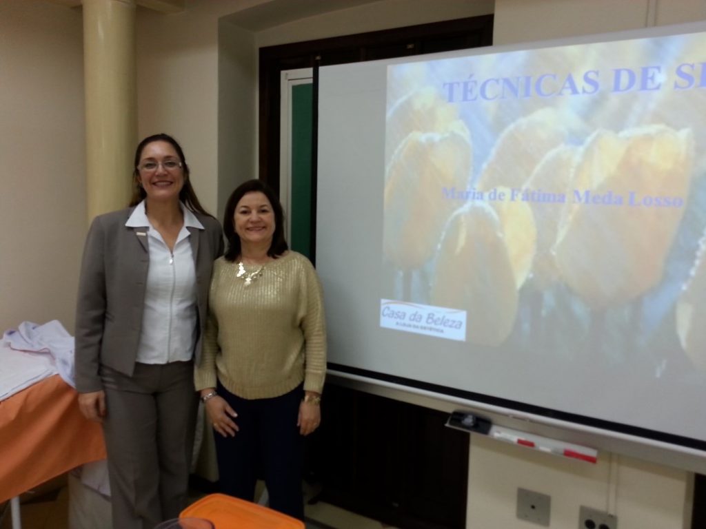 Ministrando palestra sobre terapias de SPA no Centro Técnico Martinus