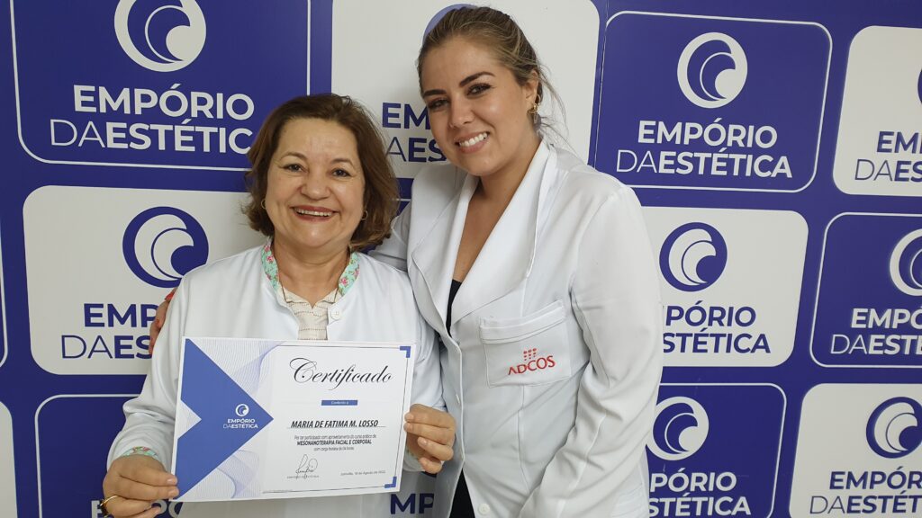 Participando do Curso de Mesonanoterapia Facial e Corporal